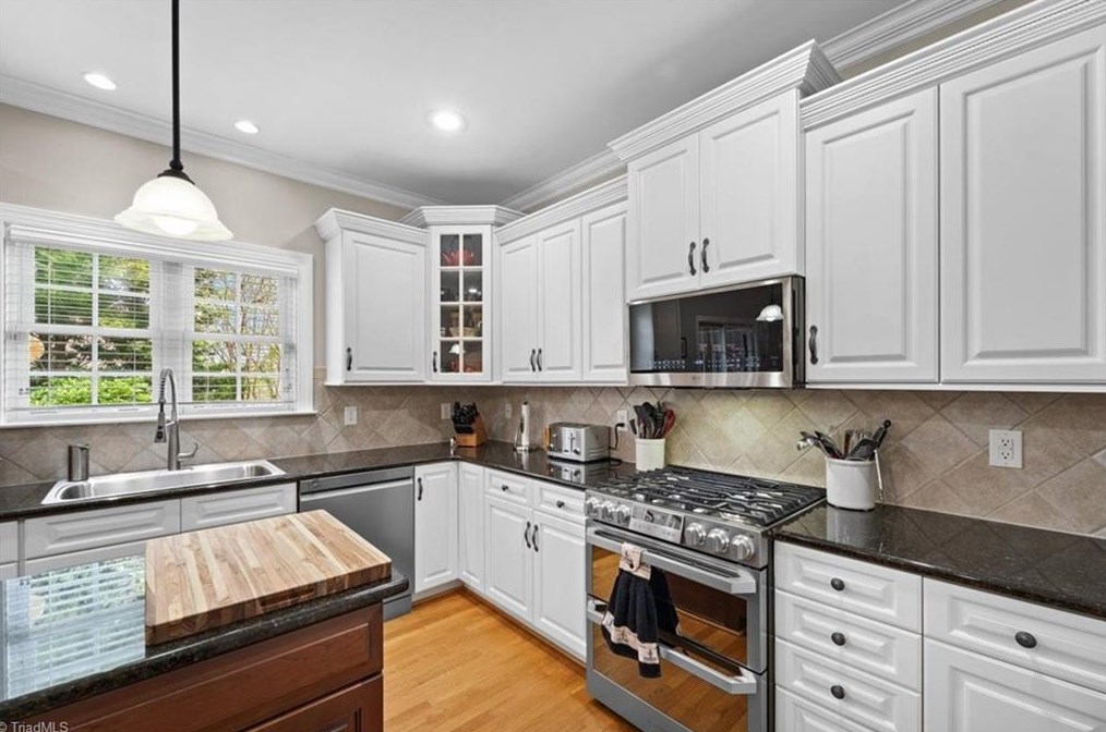 5810 Kacey Meadows Dr, Greensboro NC  27410-2534 exterior