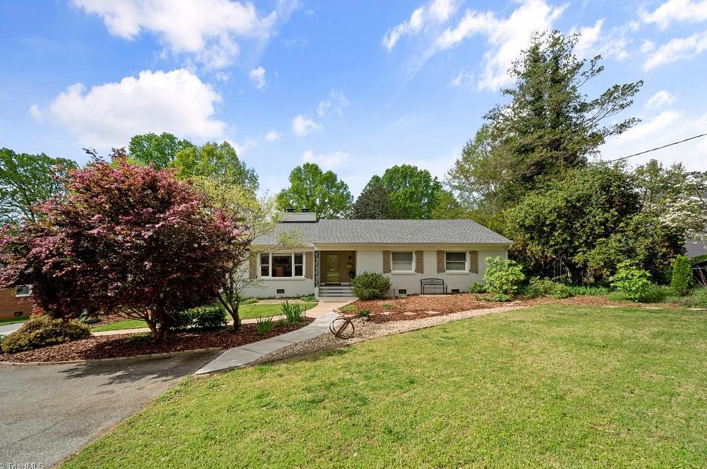 3811 Friendly Ave, Greensboro NC  27410-5641 exterior