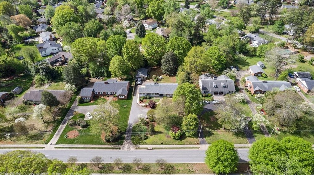 3811 Friendly Ave, Greensboro NC  27410-5641 exterior