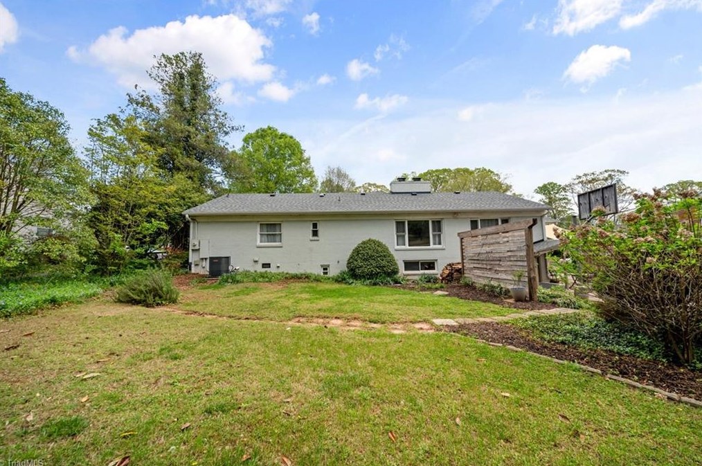 3811 Friendly Ave, Greensboro NC  27410-5641 exterior