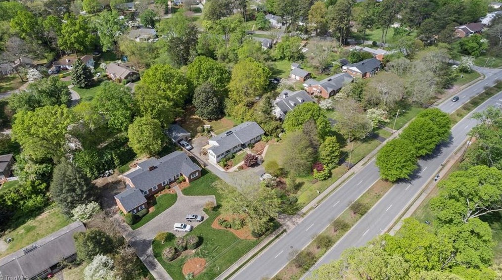 3811 Friendly Ave, Greensboro NC  27410-5641 exterior