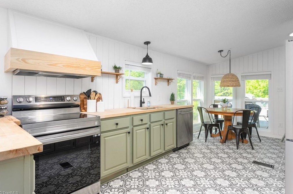 429 Riverview Ln, Lexington NC  27292-8853 exterior