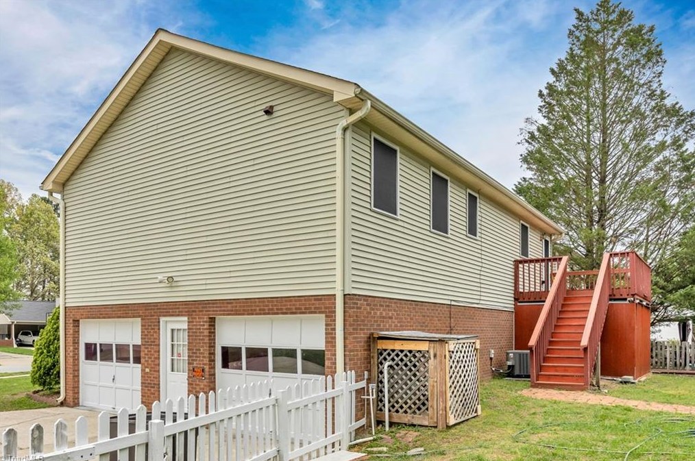 2534 White Fence Way, High Point NC  27265-9307 exterior