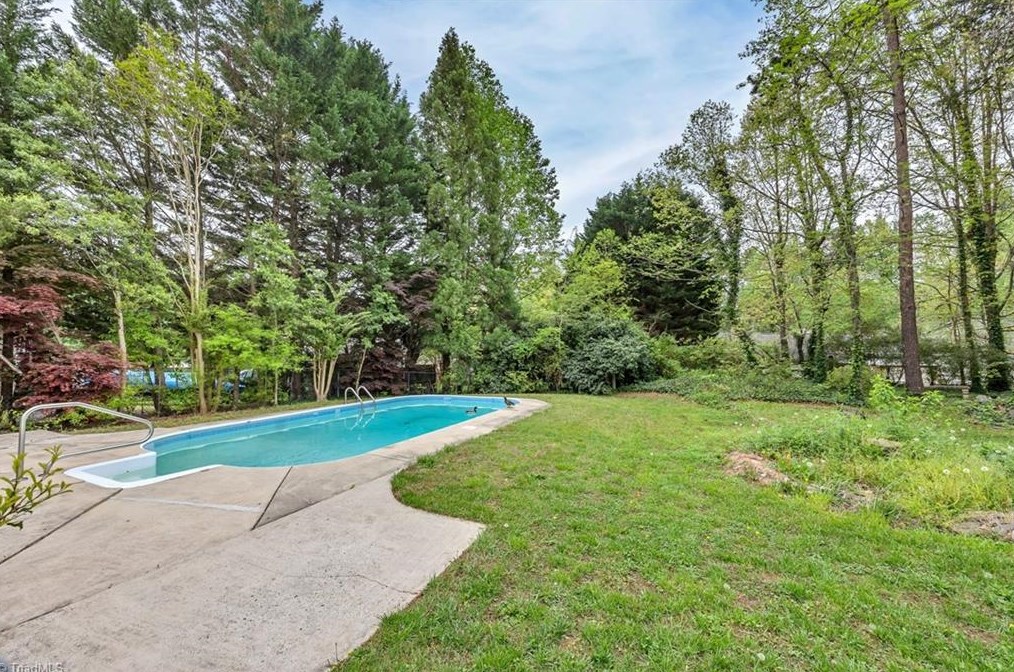 2534 White Fence Way, High Point NC  27265-9307 exterior