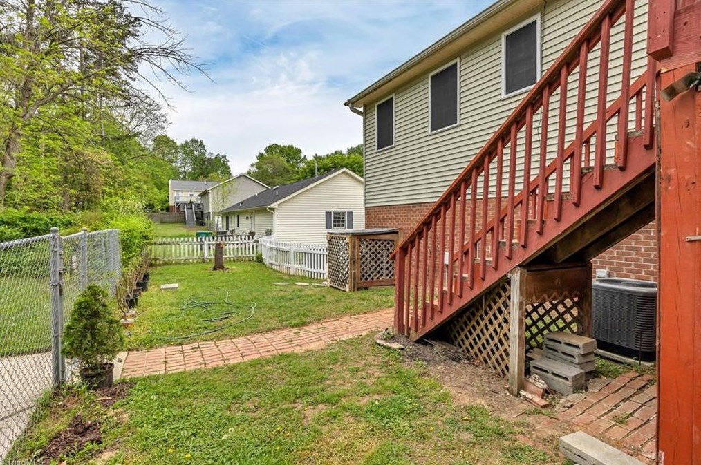 2534 White Fence Way, High Point NC  27265-9307 exterior