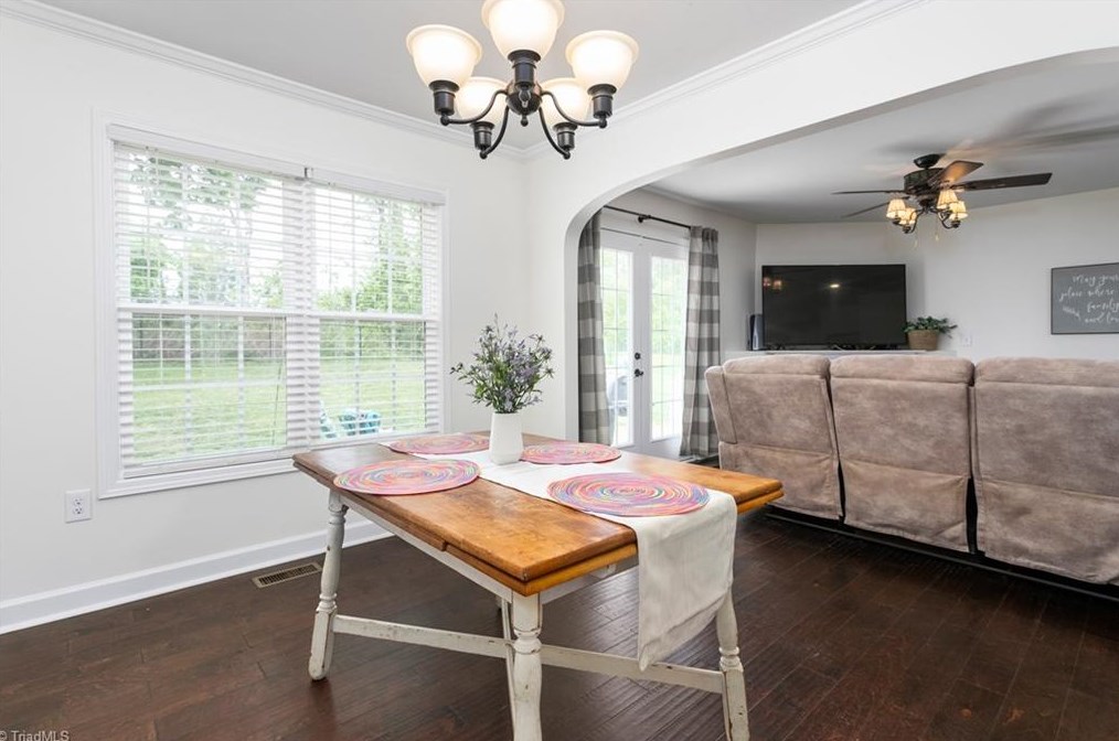 114 Camino Dr, Thomasville NC  27360-6380 exterior