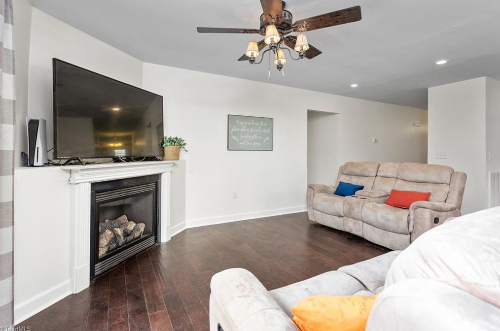 114 Camino Dr, Thomasville NC  27360-6380 exterior