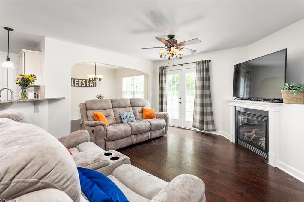 114 Camino Dr, Thomasville NC  27360-6380 exterior