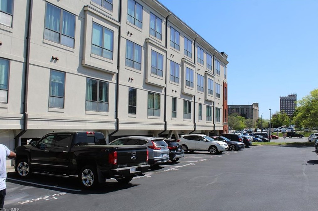 411 Washington St, Greensboro NC  27401-2930 exterior