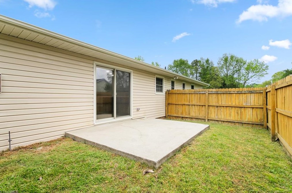 1018 Robert Ln, High Point NC  27263-3300 exterior