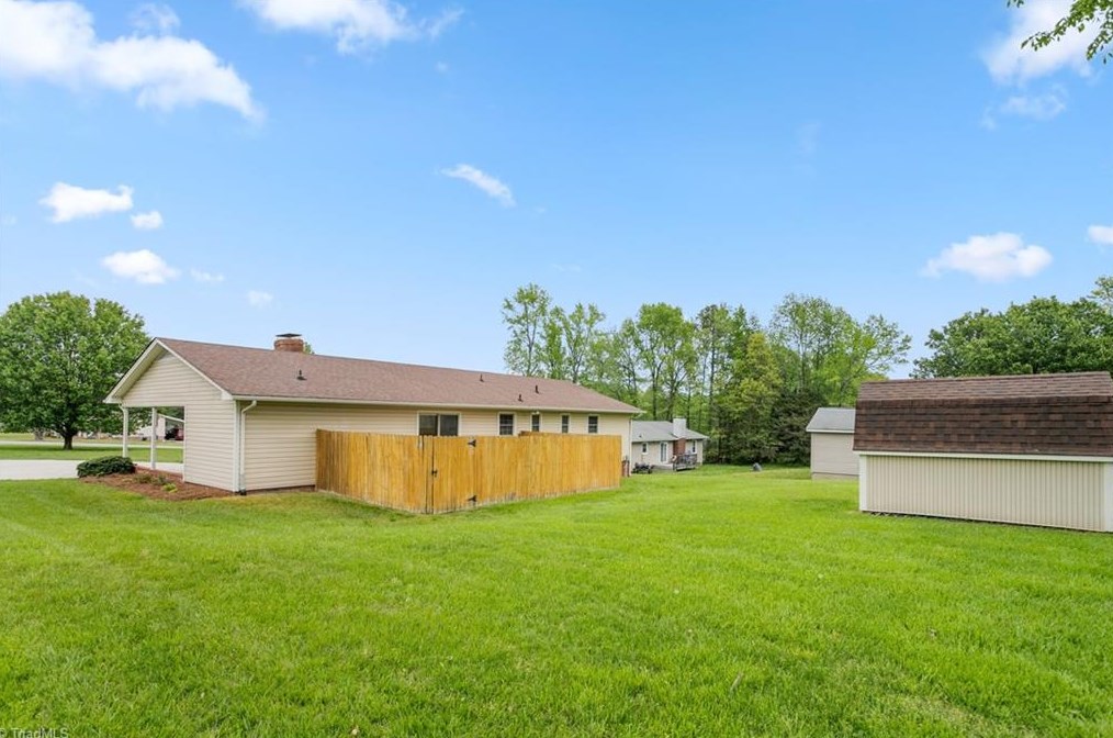 1018 Robert Ln, High Point NC  27263-3300 exterior