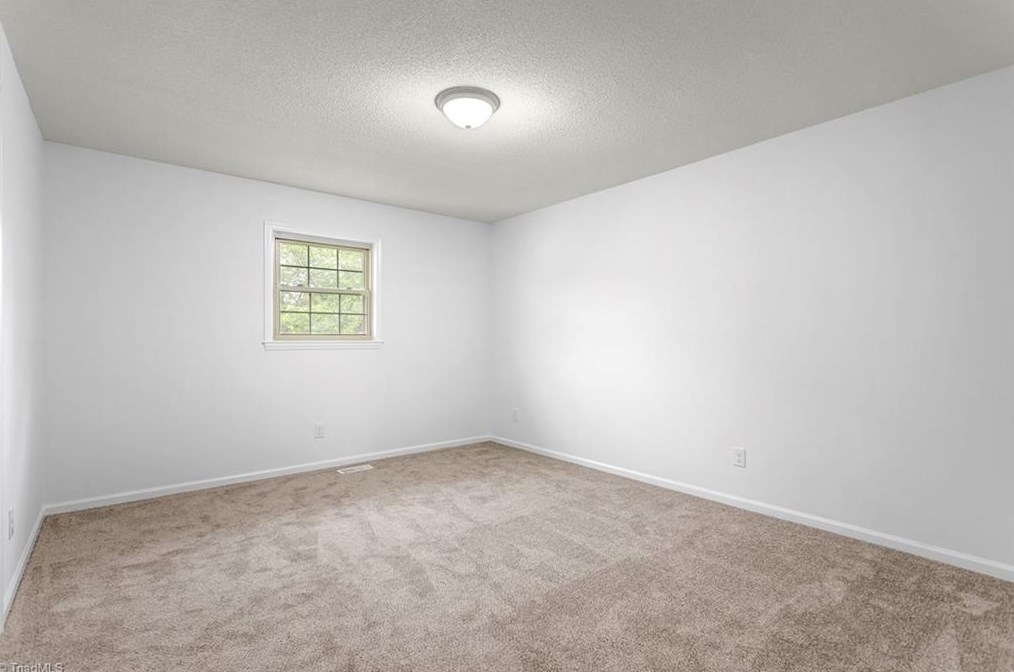 1018 Robert Ln, High Point NC  27263-3300 exterior