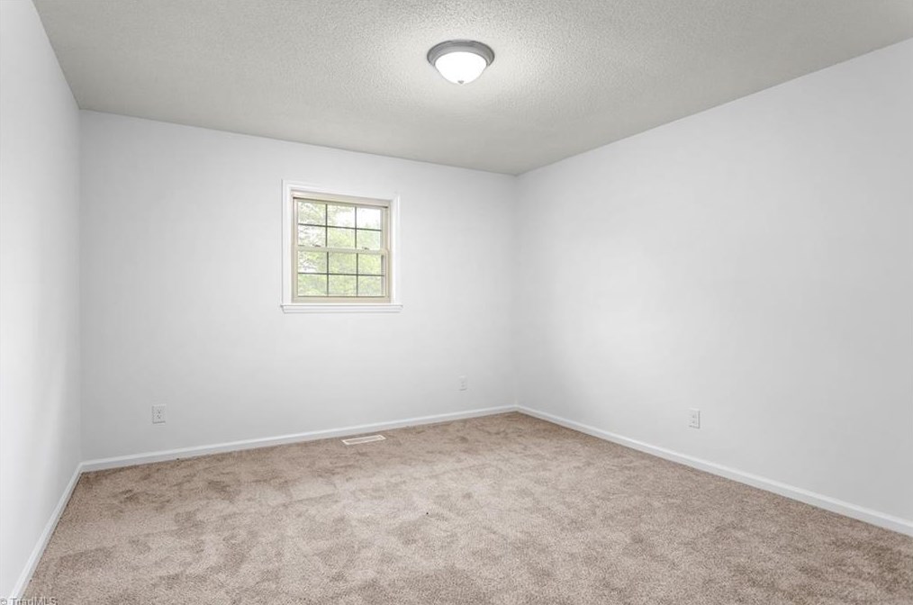 1018 Robert Ln, High Point NC  27263-3300 exterior