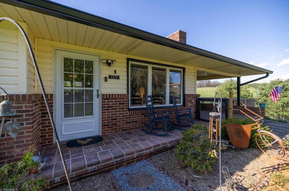 135 Rivers Edge Rd, Edwards Crossroads NC  28675-9766 exterior