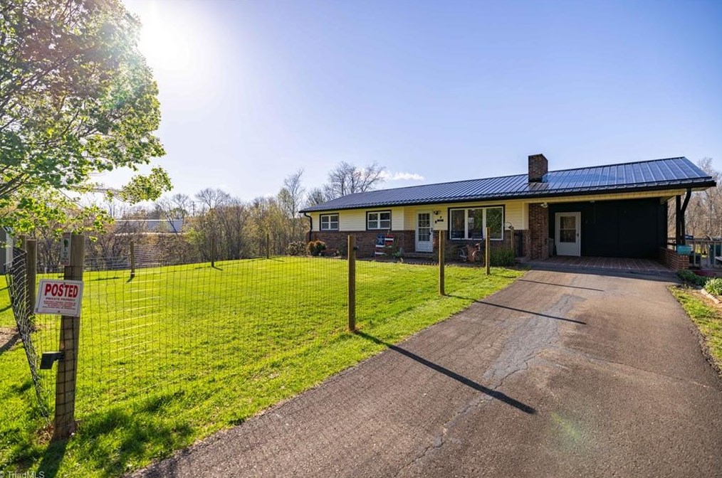 135 Rivers Edge Rd, Edwards Crossroads NC  28675-9766 exterior