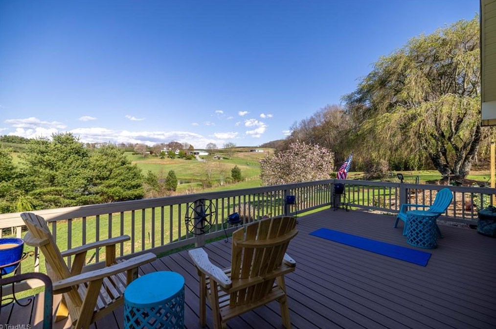 135 Rivers Edge Rd, Edwards Crossroads NC  28675-9766 exterior