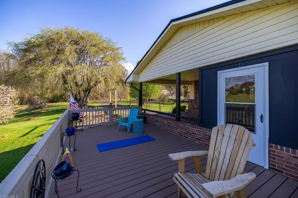 135 Rivers Edge Rd, Edwards Crossroads NC  28675-9766 exterior