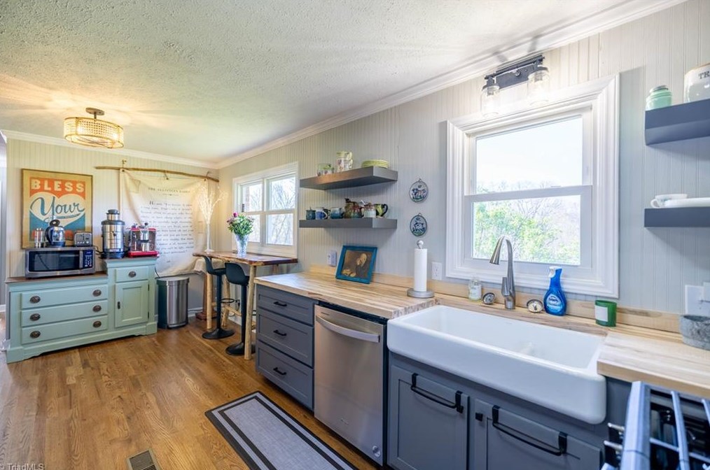 135 Rivers Edge Rd, Edwards Crossroads NC  28675-9766 exterior