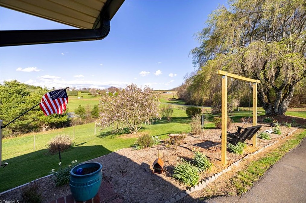 135 Rivers Edge Rd, Edwards Crossroads NC  28675-9766 exterior