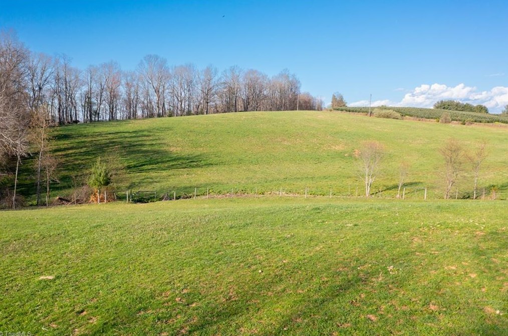 135 Rivers Edge Rd, Edwards Crossroads NC  28675-9766 exterior