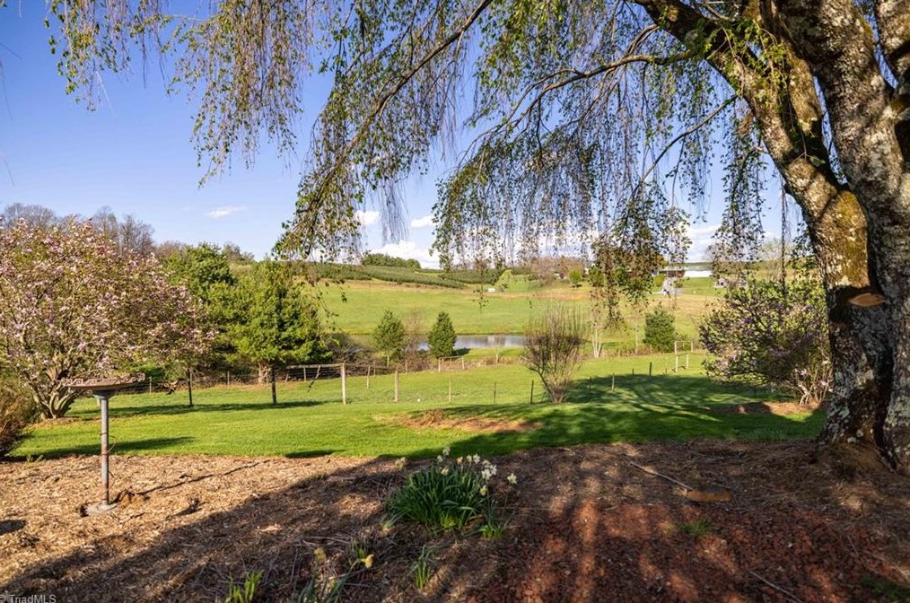 135 Rivers Edge Rd, Edwards Crossroads NC  28675-9766 exterior