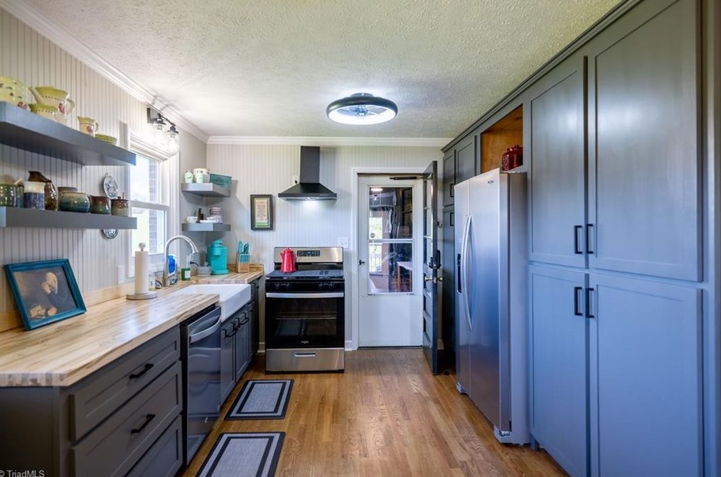 135 Rivers Edge Rd, Edwards Crossroads NC  28675-9766 exterior