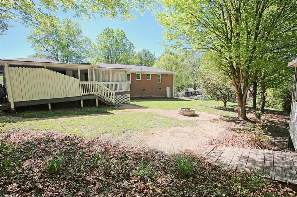 204 Lakewood Dr, Lexington NC  27292-4724 exterior