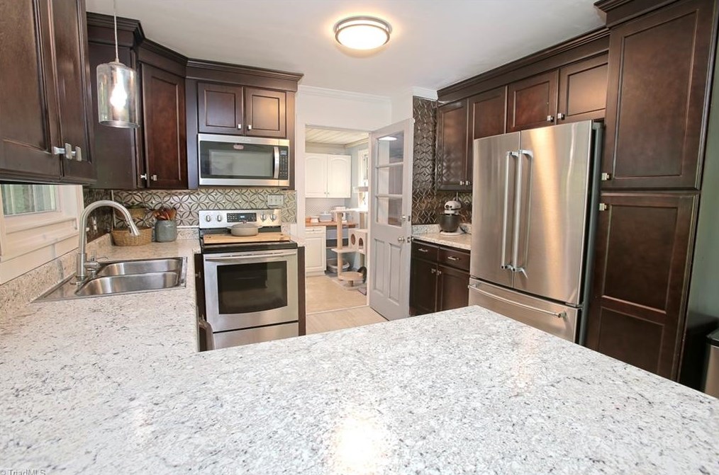 204 Lakewood Dr, Lexington NC  27292-4724 exterior