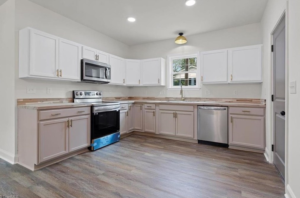 814 Douglas St, Greensboro NC  27406-1813 exterior