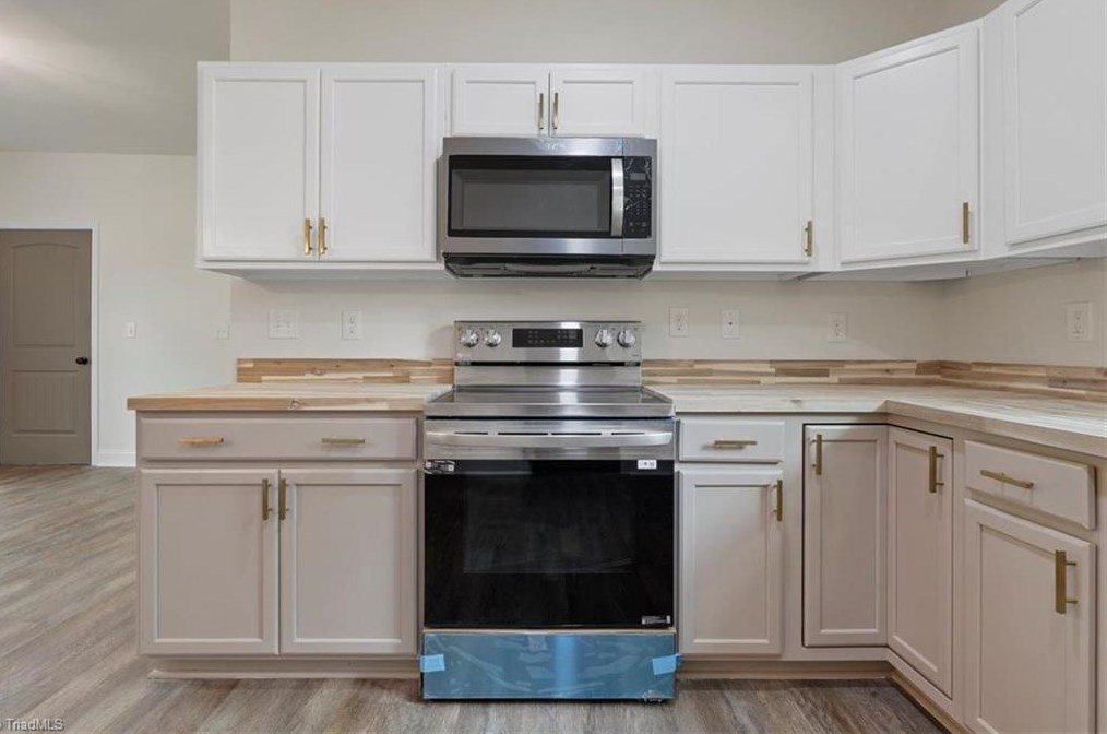 814 Douglas St, Greensboro NC  27406-1813 exterior