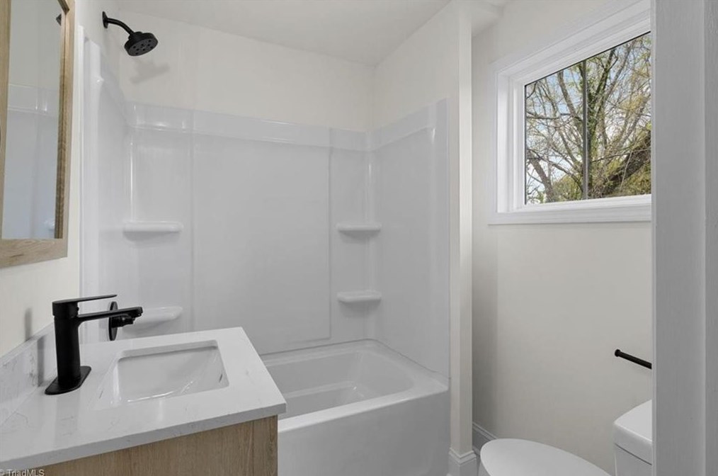 814 Douglas St, Greensboro NC  27406-1813 exterior