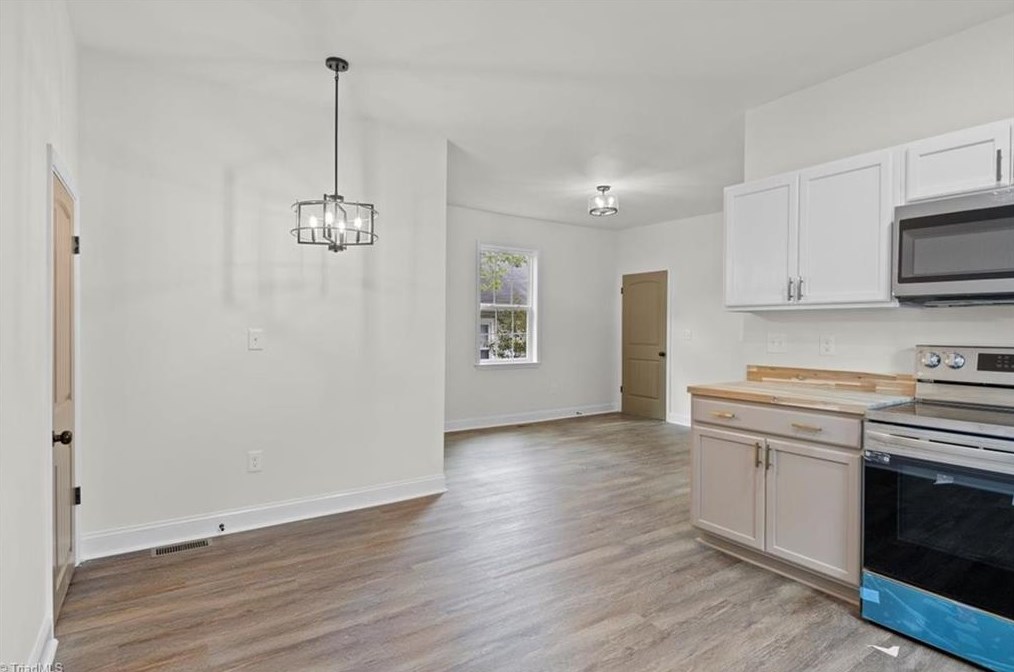 814 Douglas St, Greensboro NC  27406-1813 exterior