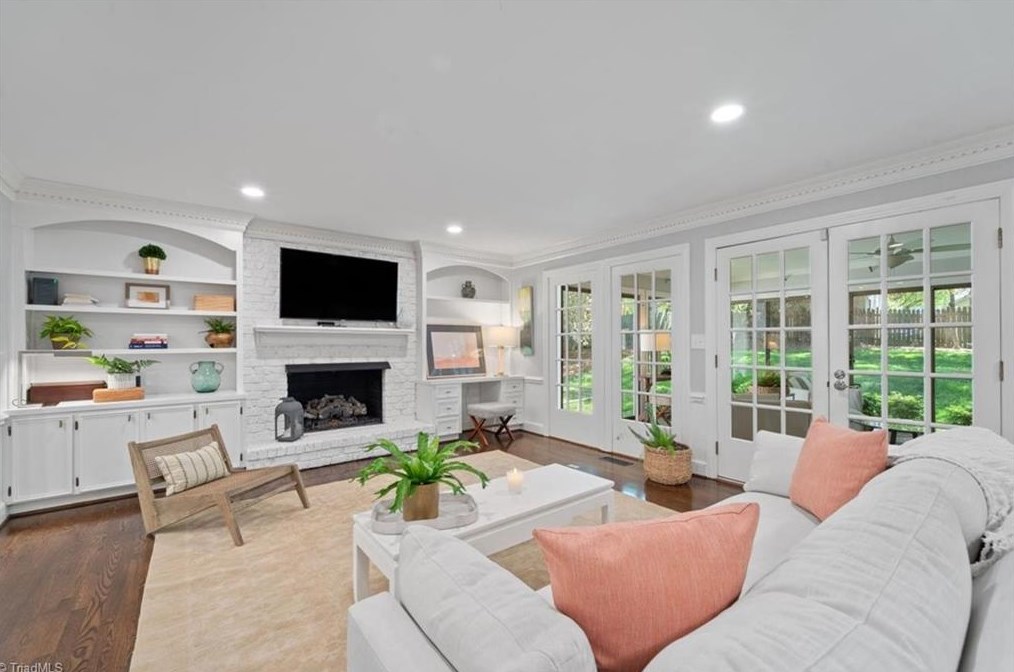 3609 Redfield Dr, Greensboro NC  27410-2829 exterior