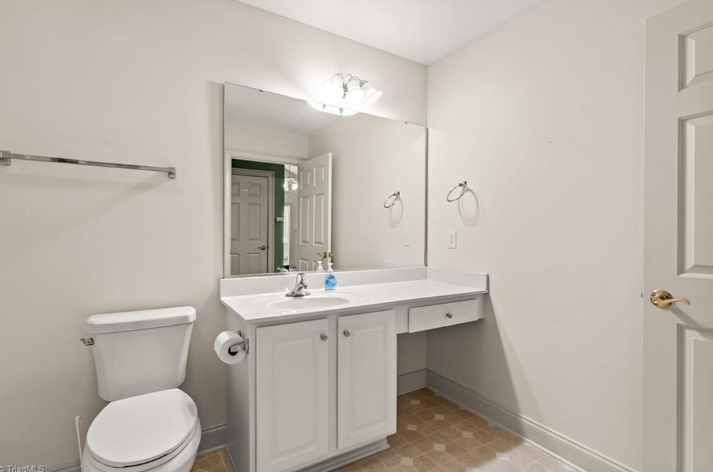 2231 Eagle Nesting Ln, Greensboro NC 27407-3900 exterior