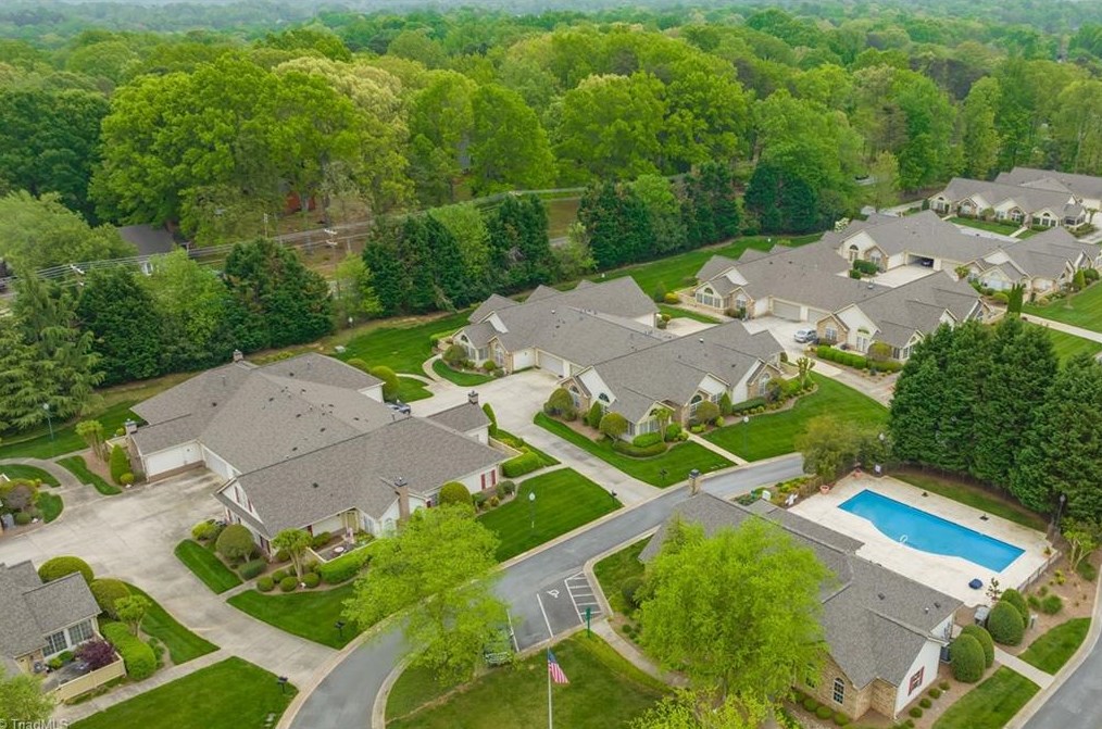 2231 Eagle Nesting Ln, Greensboro NC 27407-3900 exterior