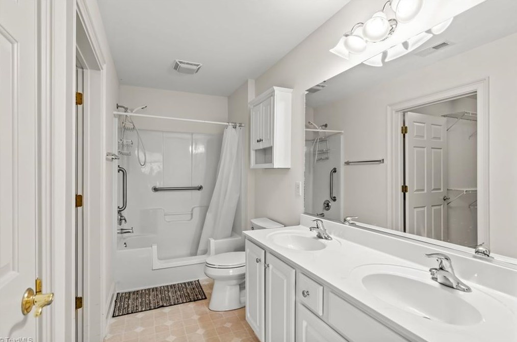 2231 Eagle Nesting Ln, Greensboro NC 27407-3900 exterior