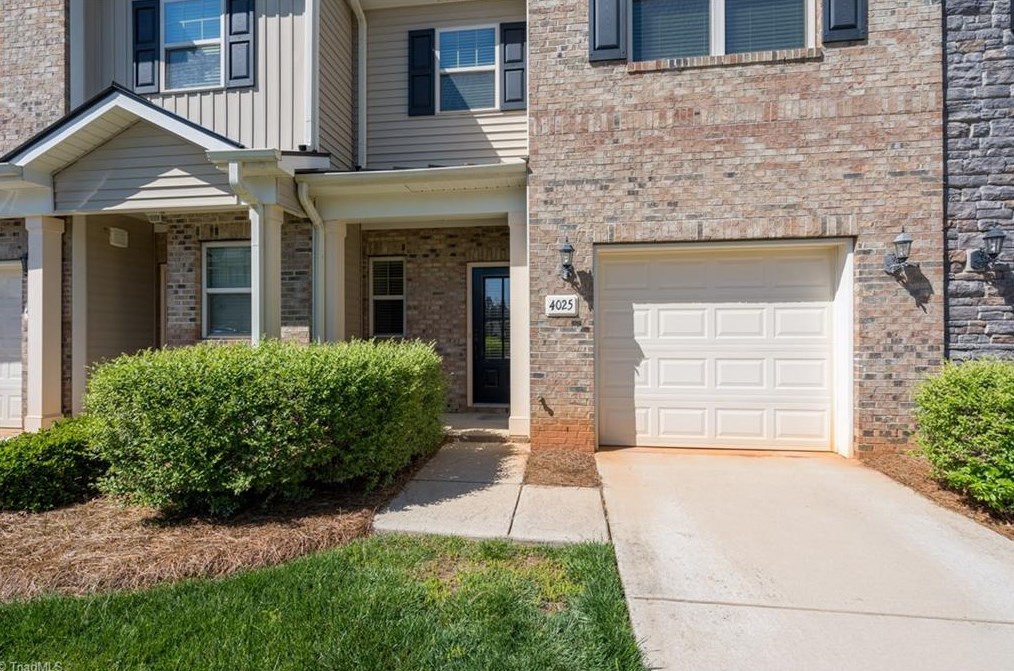 4025 Canterwood Dr, Greensboro NC  27410-9936 exterior