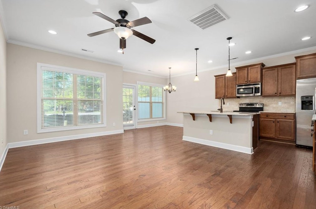 4025 Canterwood Dr, Greensboro NC  27410-9936 exterior