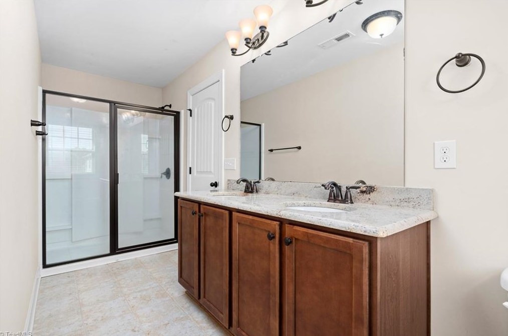 4025 Canterwood Dr, Greensboro NC  27410-9936 exterior