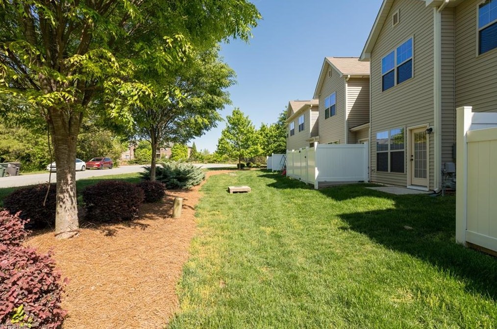 4025 Canterwood Dr, Greensboro NC  27410-9936 exterior
