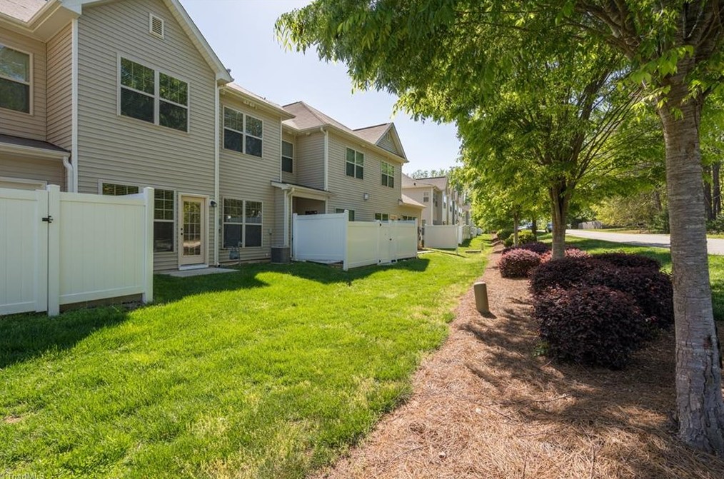 4025 Canterwood Dr, Greensboro NC  27410-9936 exterior