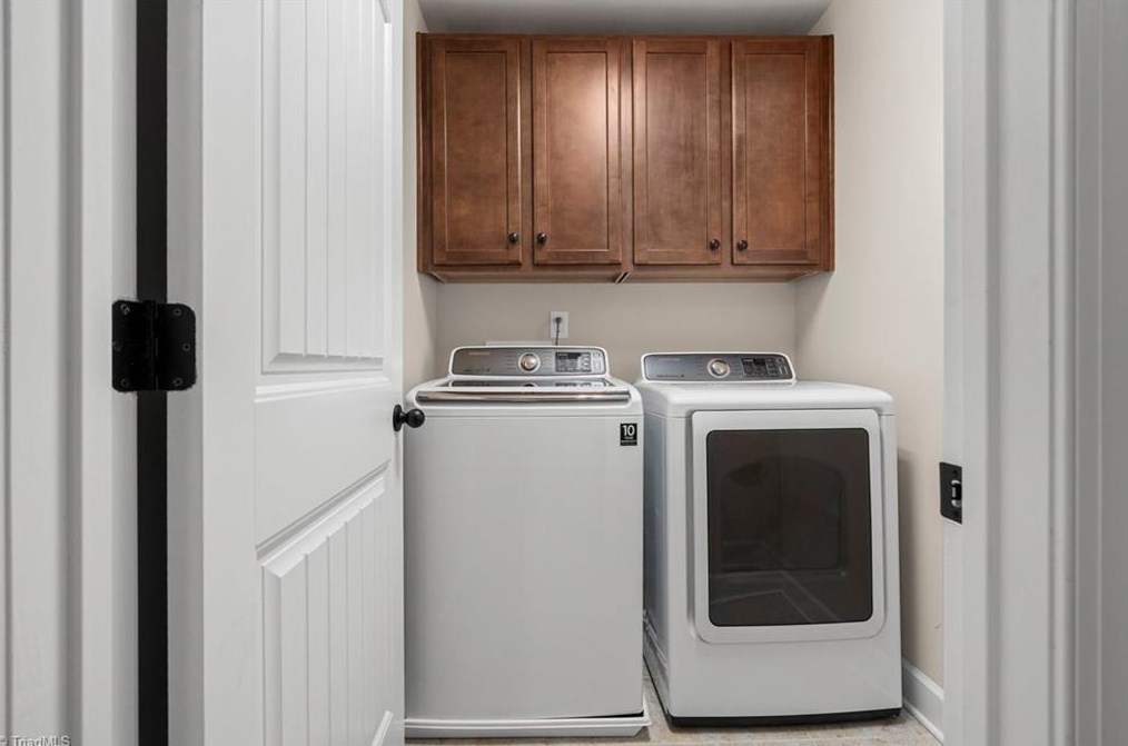 4025 Canterwood Dr, Greensboro NC  27410-9936 exterior