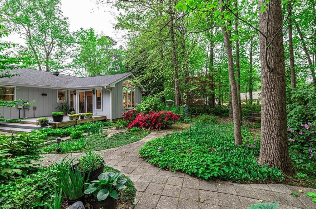 4118 Elmyra Dr, Greensboro NC  27407-7502 exterior