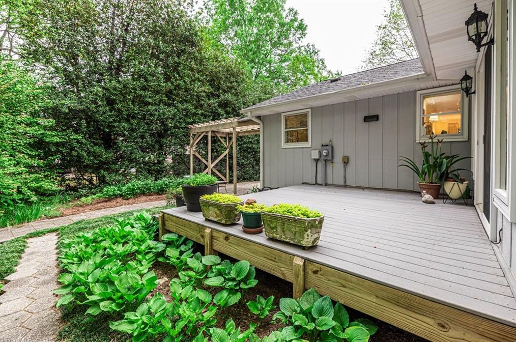 4118 Elmyra Dr, Greensboro NC  27407-7502 exterior
