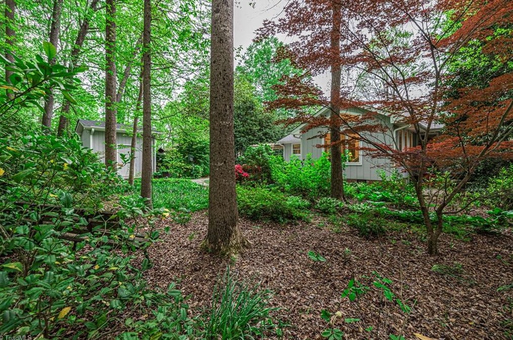 4118 Elmyra Dr, Greensboro NC  27407-7502 exterior