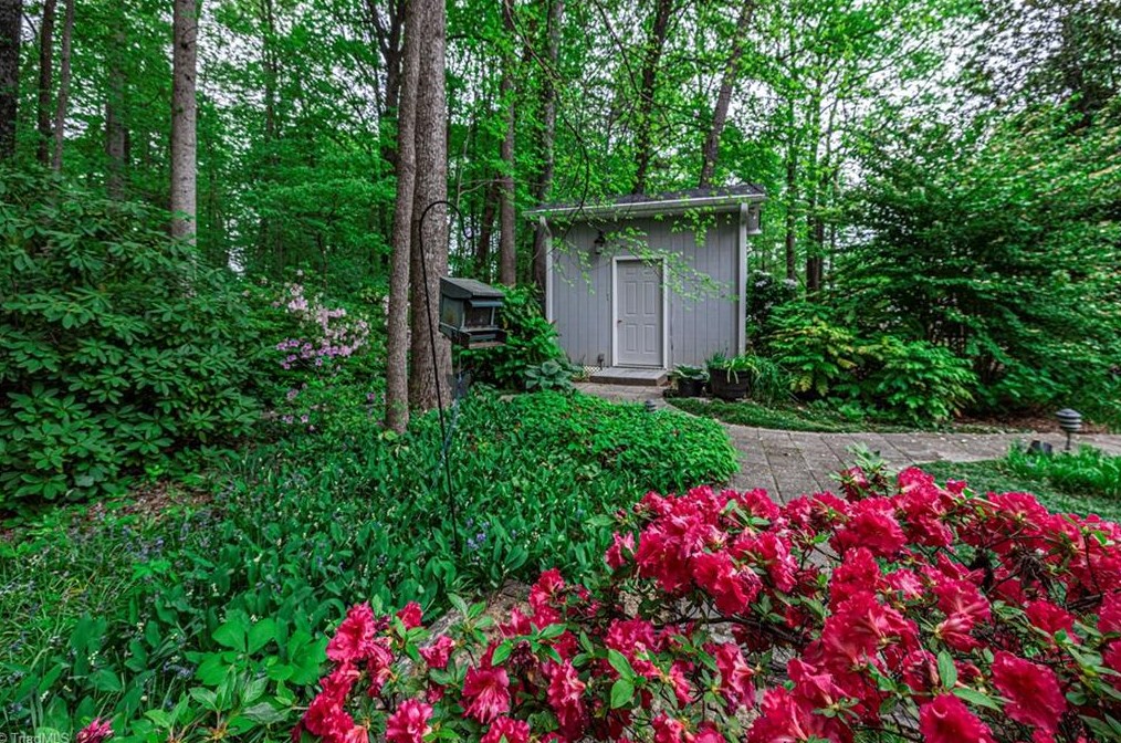 4118 Elmyra Dr, Greensboro NC  27407-7502 exterior
