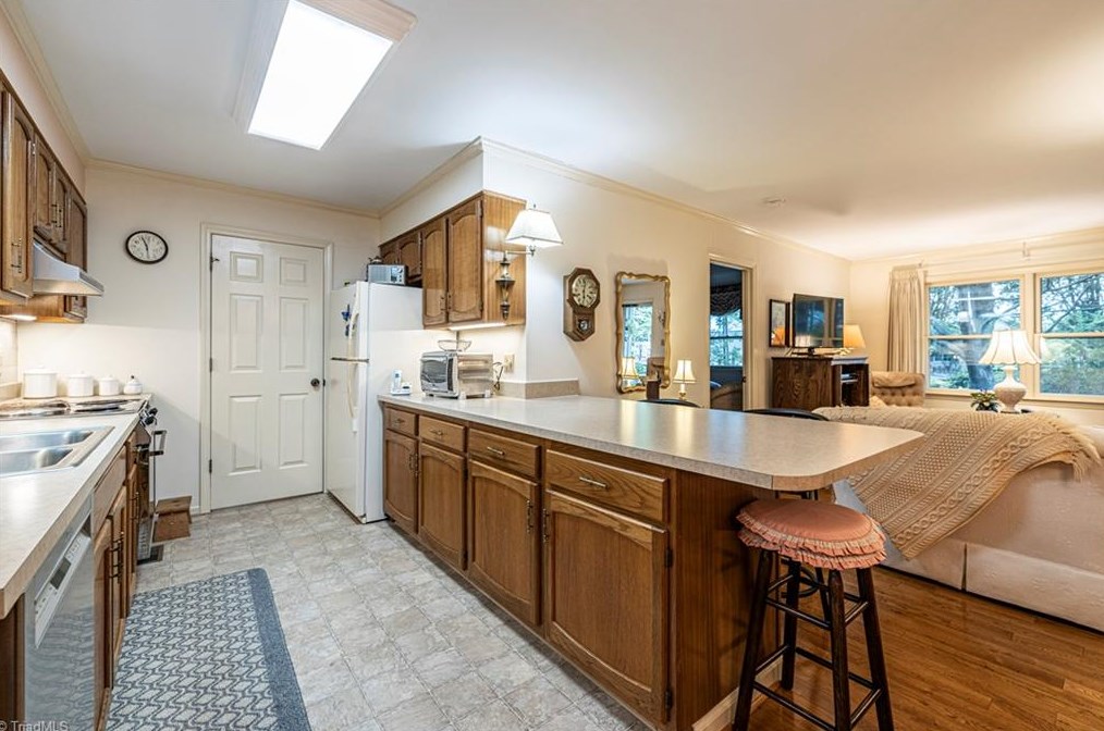 4118 Elmyra Dr, Greensboro NC  27407-7502 exterior
