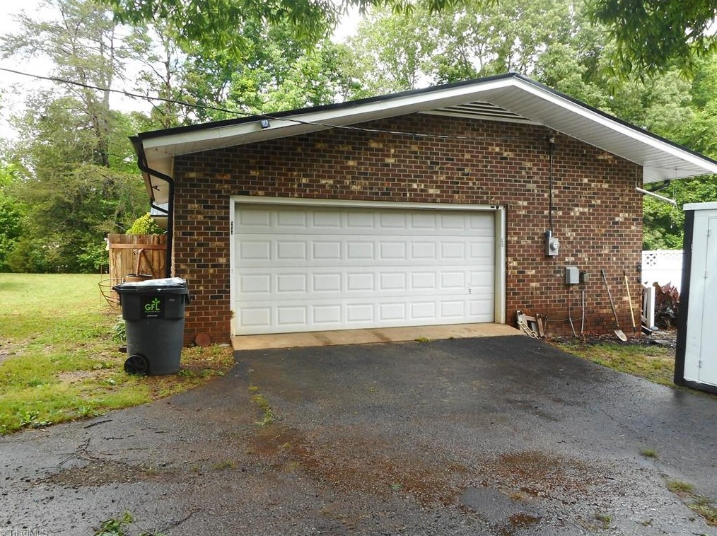 5844 Nc Highway 49, Burlington NC  27215-9635 exterior
