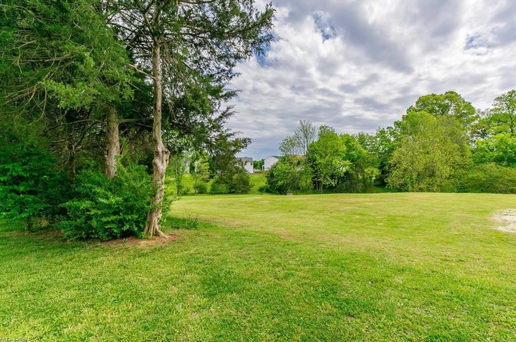 304 Tyndall Dr, Burlington NC  27215-8070 exterior