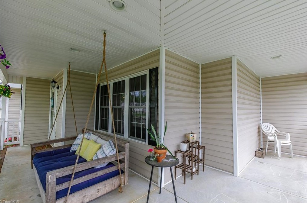 304 Tyndall Dr, Burlington NC  27215-8070 exterior